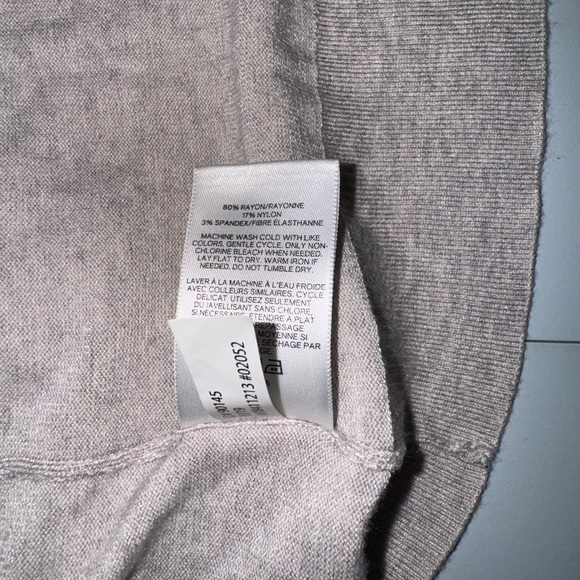 Women’s Size Small Express Gray Cardigan Sweater Lightweight Comfortable - Picture 4 of 8